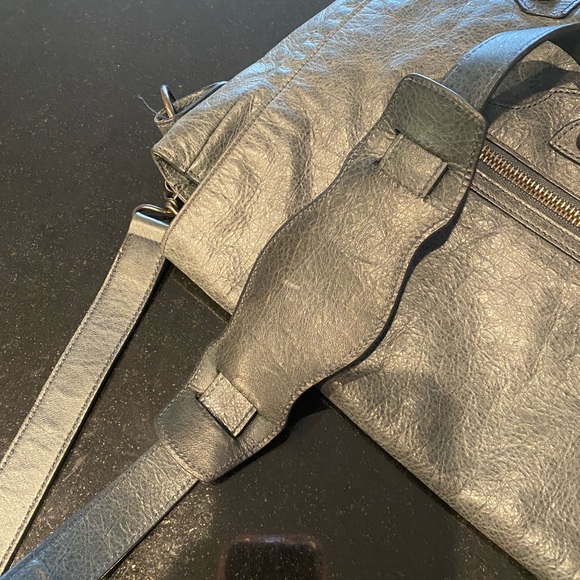 balenciaga folk messenger bag